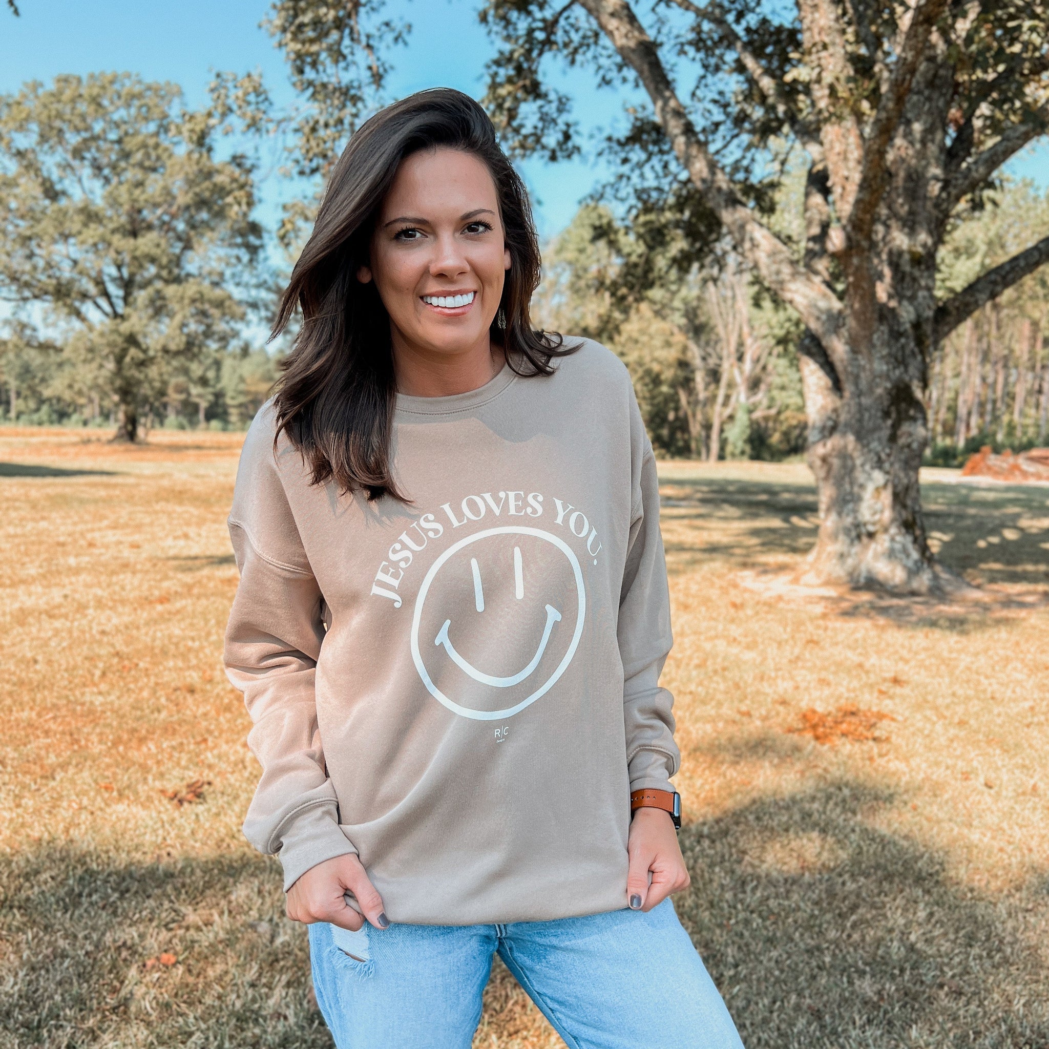 Jesus loves online you sweatshirt